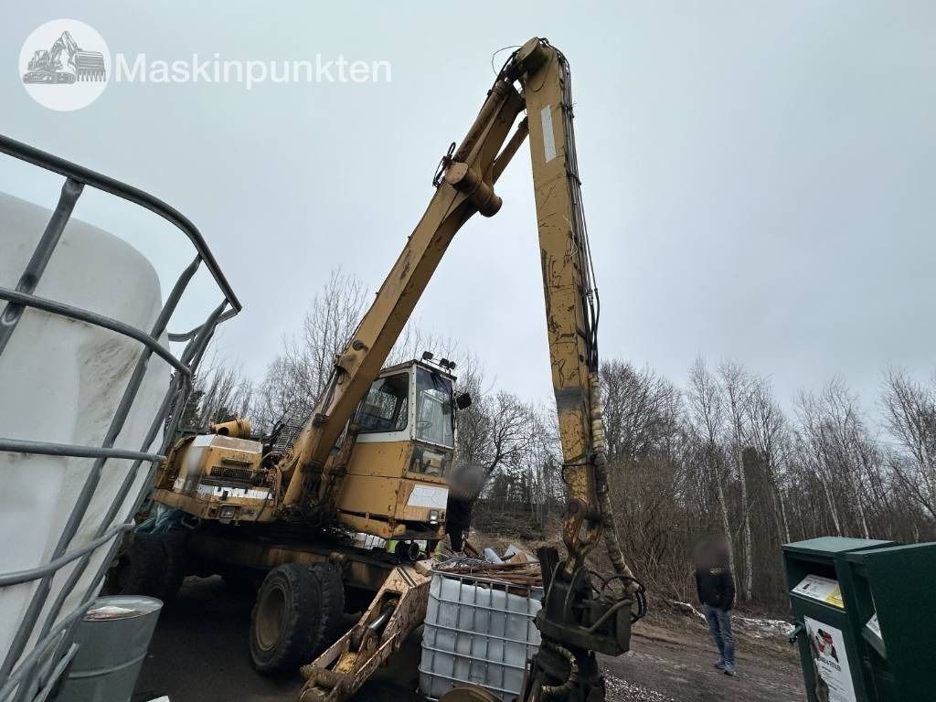 1988 Liebherr A 922 material handler, side view 1988 Liebherr A 922 material handler, side view