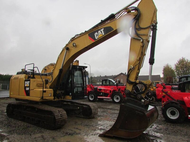 2017 Caterpillar 320F crawler excavator, side view 2017 Caterpillar 320F crawler excavator, side view