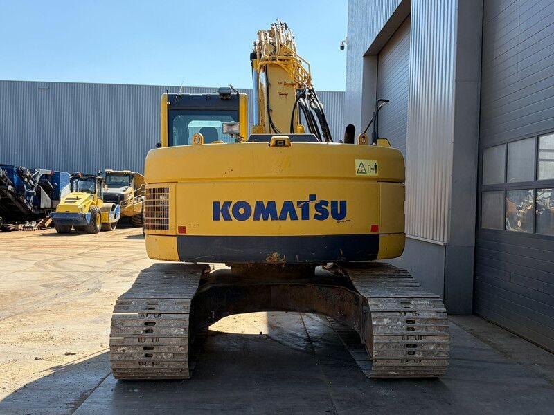 2012 Komatsu PC228USLC-8 crawler excavator, rear view 2012 Komatsu PC228USLC-8 crawler excavator, rear view
