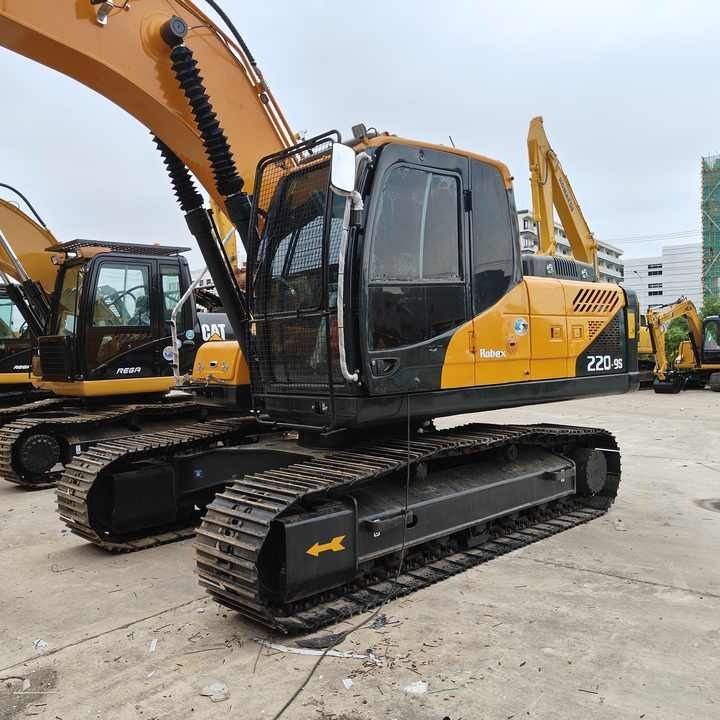 2021 Hyundai R220LC-9S crawler excavator, side view 2021 Hyundai R220LC-9S crawler excavator, side view