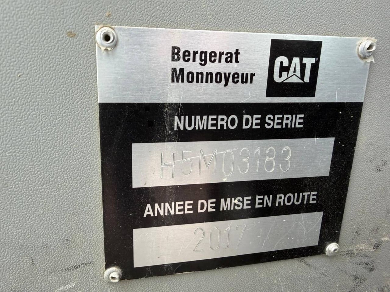 2016 Caterpillar 305E2 serial number plate