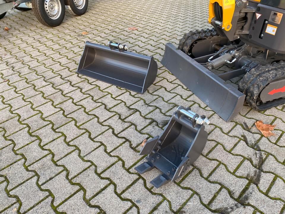 Berger Kraus BK1250KSR mini excavator with attachments Berger Kraus BK1250KSR mini excavator with attachments