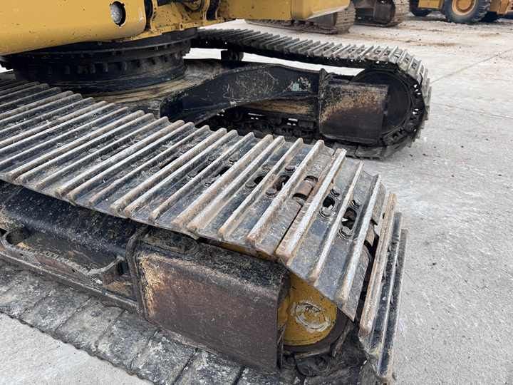 Caterpillar 320GC crawler excavator track assembly Caterpillar 320GC crawler excavator track assembly