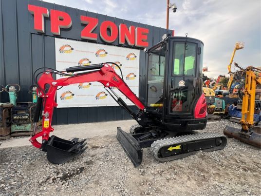 JPC HT25 mini excavator, side view