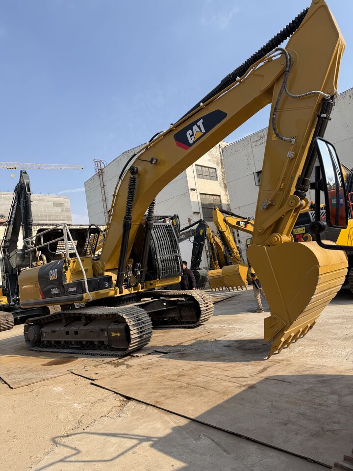 2025 Caterpillar 330DL crawler excavator, side view 2025 Caterpillar 330DL crawler excavator, side view