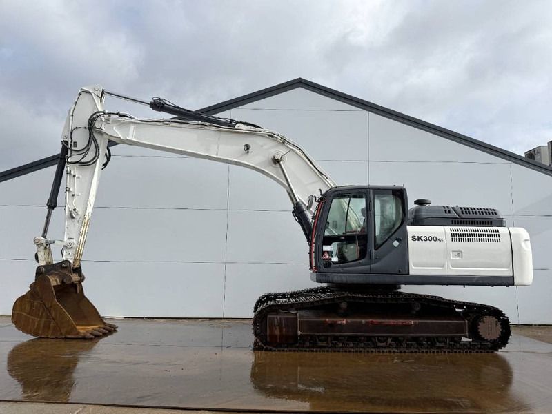 2015 Kobelco SK300NLC-10 crawler excavator side view 2015 Kobelco SK300NLC-10 crawler excavator side view
