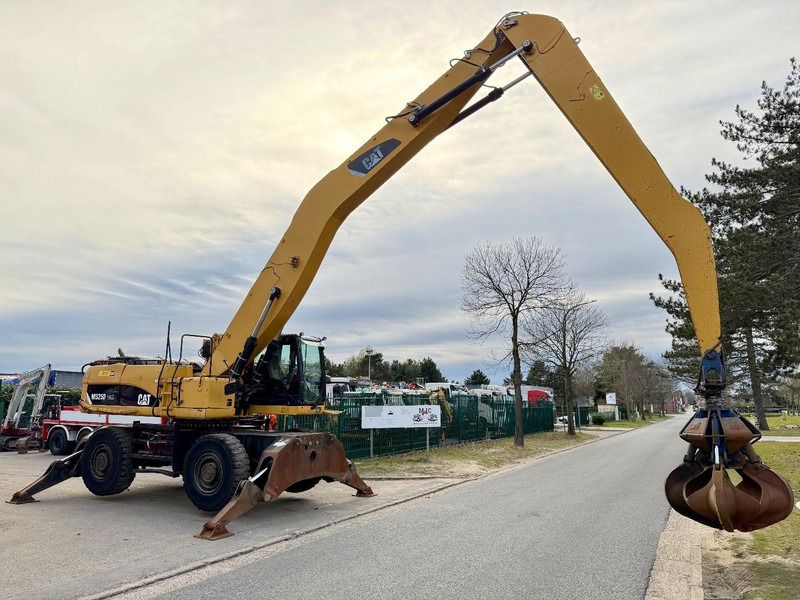2011 Caterpillar M325D material handler side view