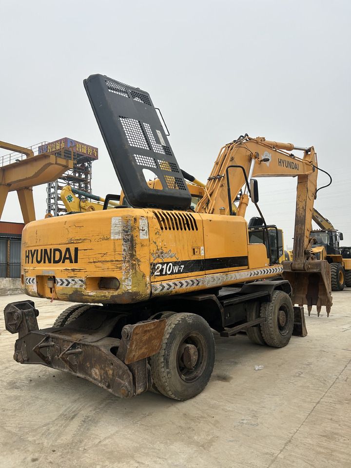 2021 Hyundai R210W-7 wheel excavator rear three-quarter view