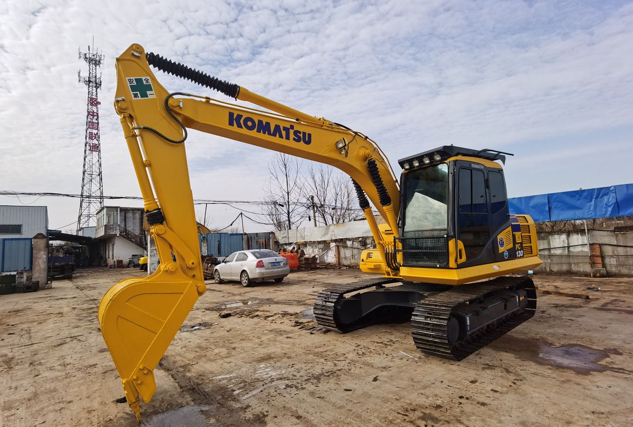 2024 Komatsu PC130 crawler excavator, side view 2024 Komatsu PC130 crawler excavator, side view
