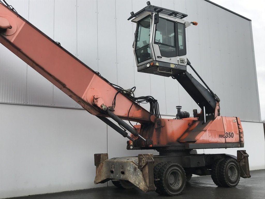 2006 Fuchs MHL350 material handler, side view 2006 Fuchs MHL350 material handler, side view