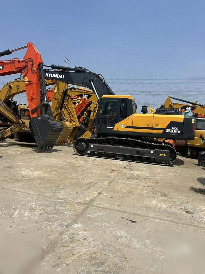 2024 Hyundai HX340HD crawler excavator, side view 2024 Hyundai HX340HD crawler excavator, side view