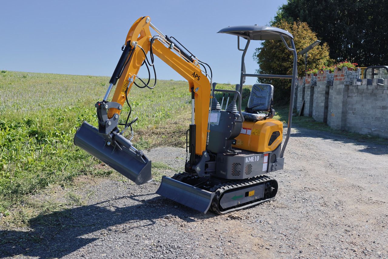 2025 APS KME10 mini excavator, three-quarter view 2025 APS KME10 mini excavator, three-quarter view