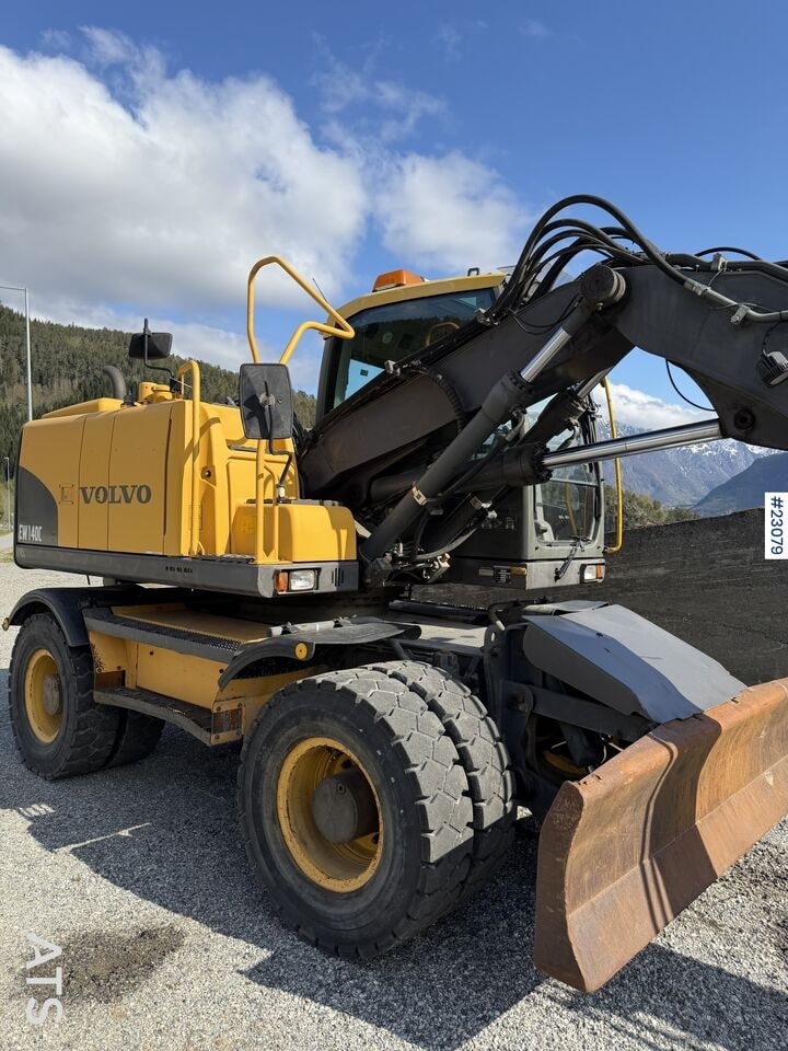 2009 Volvo EW140C wheel excavator, side view