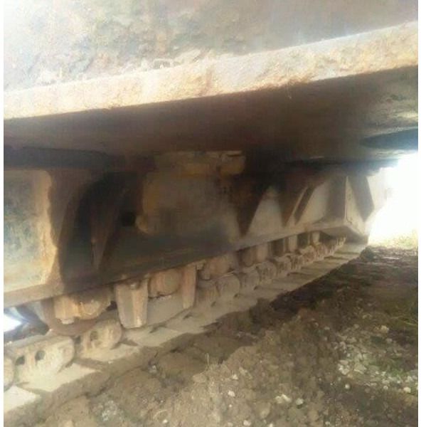 2005 Komatsu PC 750 LC-7K crawler excavator undercarriage view