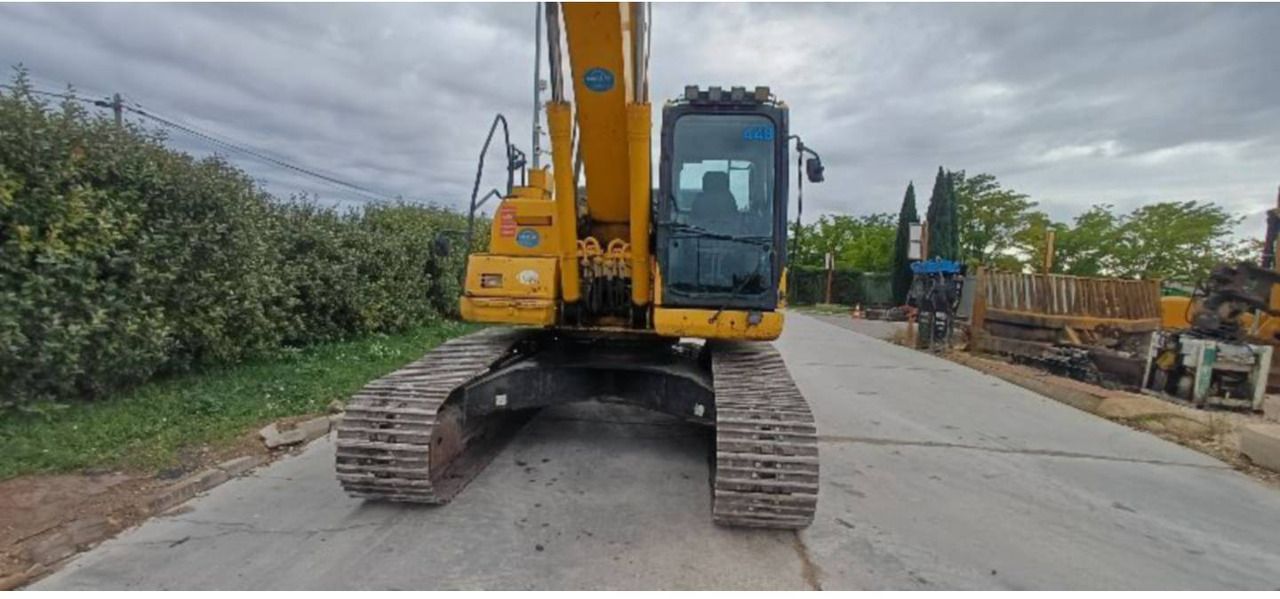 2017 Komatsu HB215LC-2 crawler excavator, front view 2017 Komatsu HB215LC-2 crawler excavator, front view