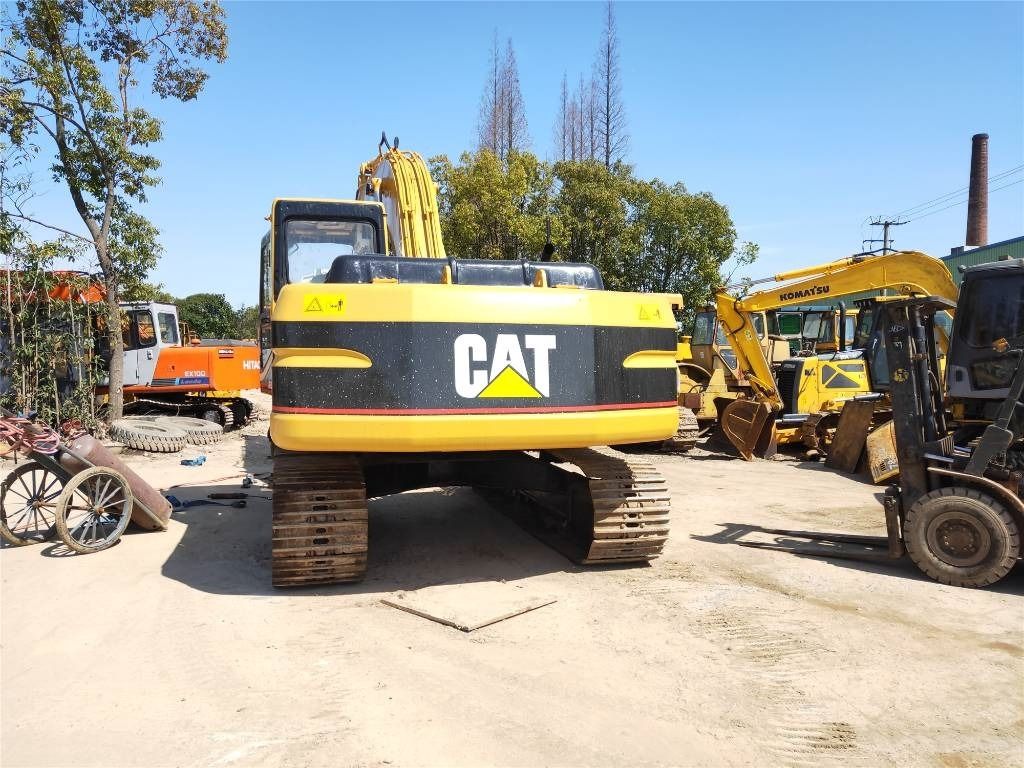 2023 Caterpillar 320B crawler excavator, rear view 2023 Caterpillar 320B crawler excavator, rear view