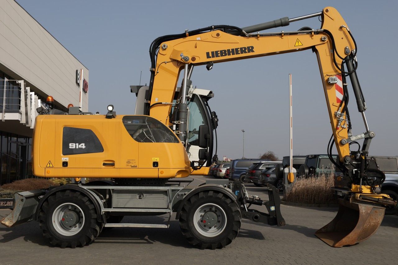 2017 Liebherr A914 LITRONIC wheel excavator, side view 2017 Liebherr A914 LITRONIC wheel excavator, side view
