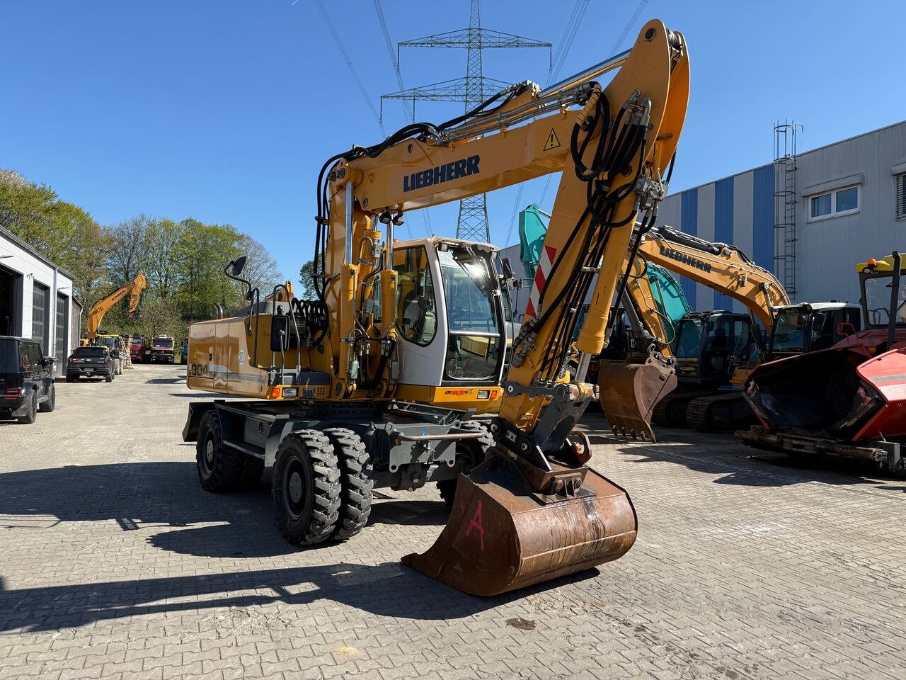 2012 Liebherr A904 C LITRONIC wheel excavator, front three-quarter view