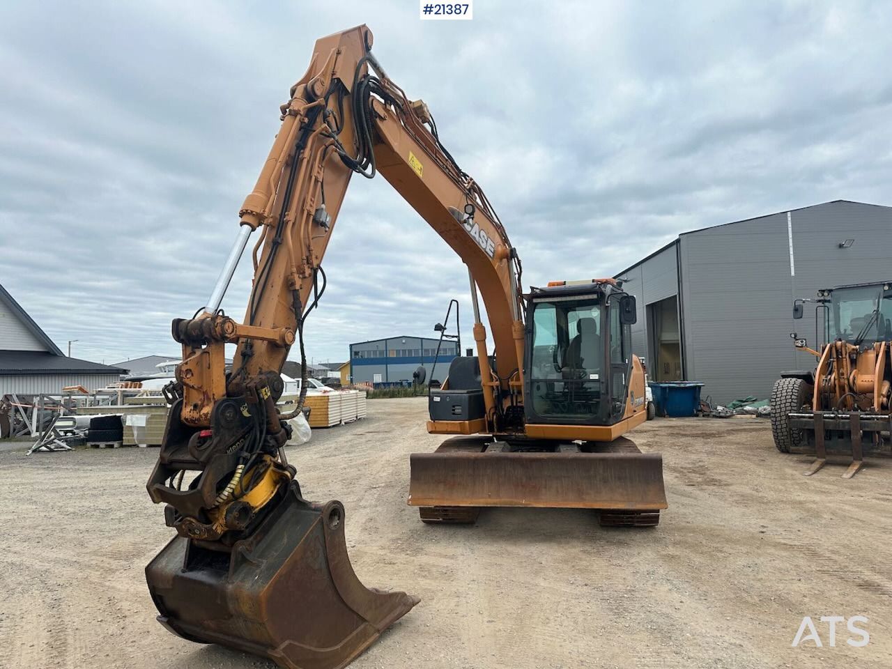 2011 CASE CX130B excavator, front three-quarter view