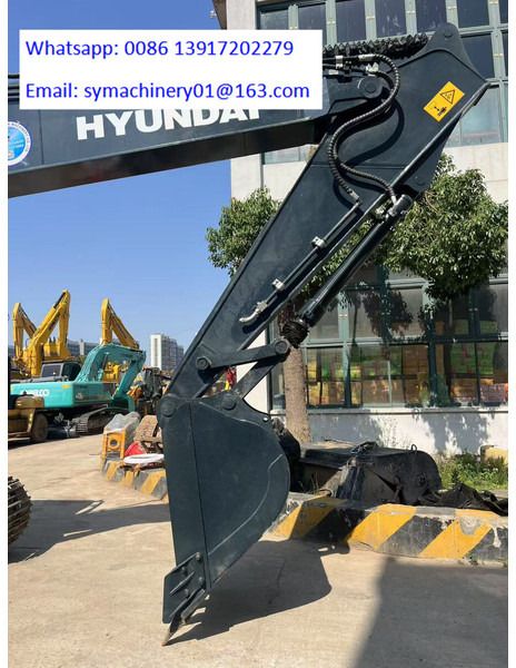 2025 Hyundai R220LC-9S crawler excavator boom and bucket detail