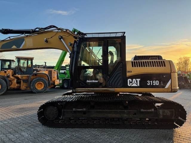 2010 Caterpillar 319DL crawler excavator, side profile view
