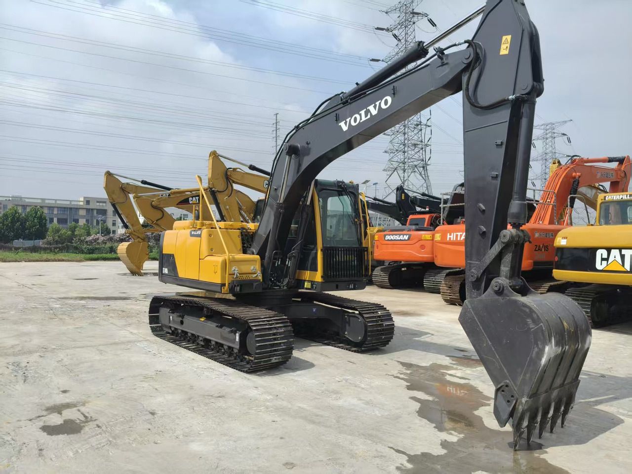 2023 Volvo EC140DL crawler excavator, side view 2023 Volvo EC140DL crawler excavator, side view