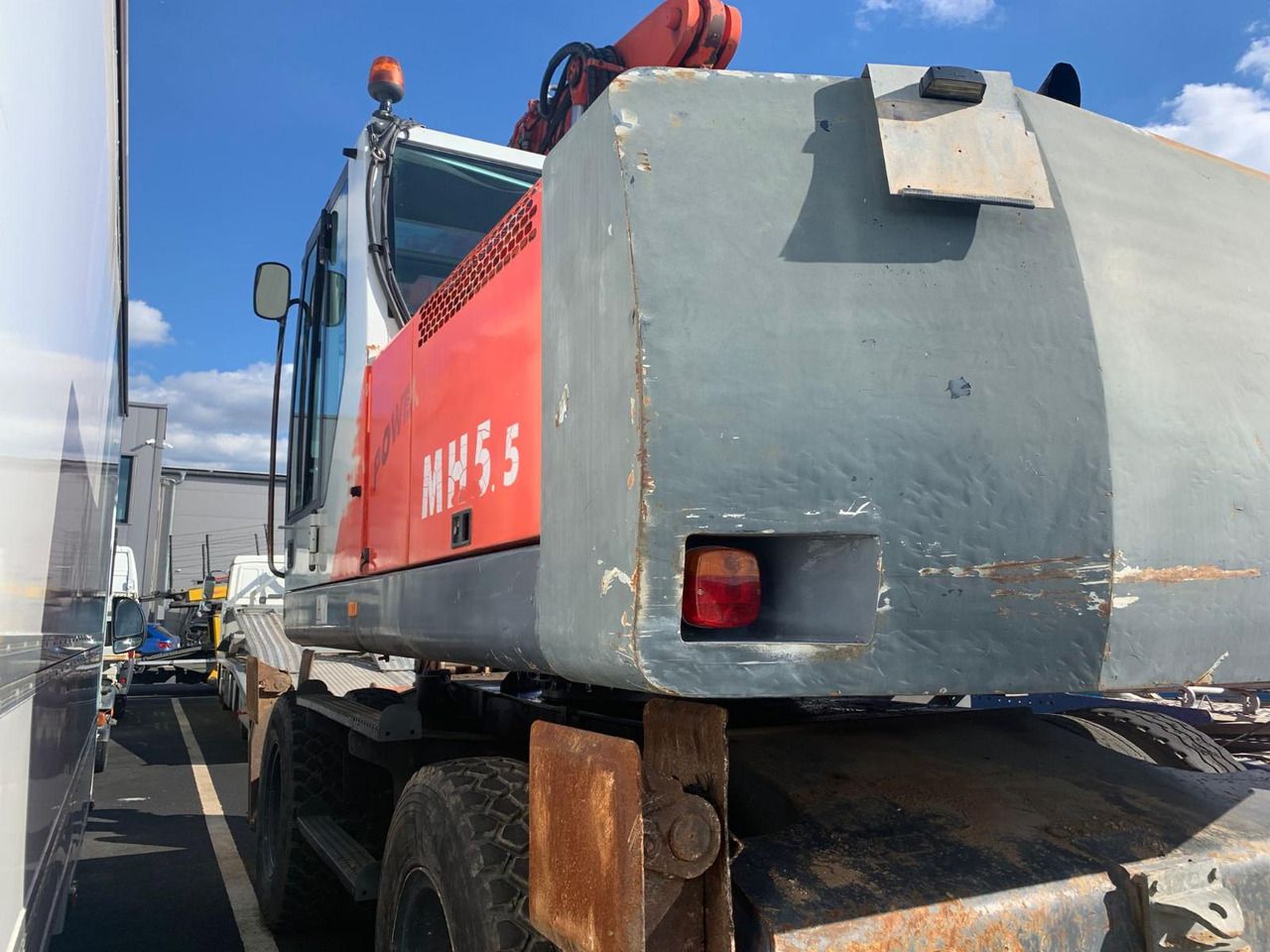 2001 O&K MH 5.5 wheel excavator, rear three-quarter view
