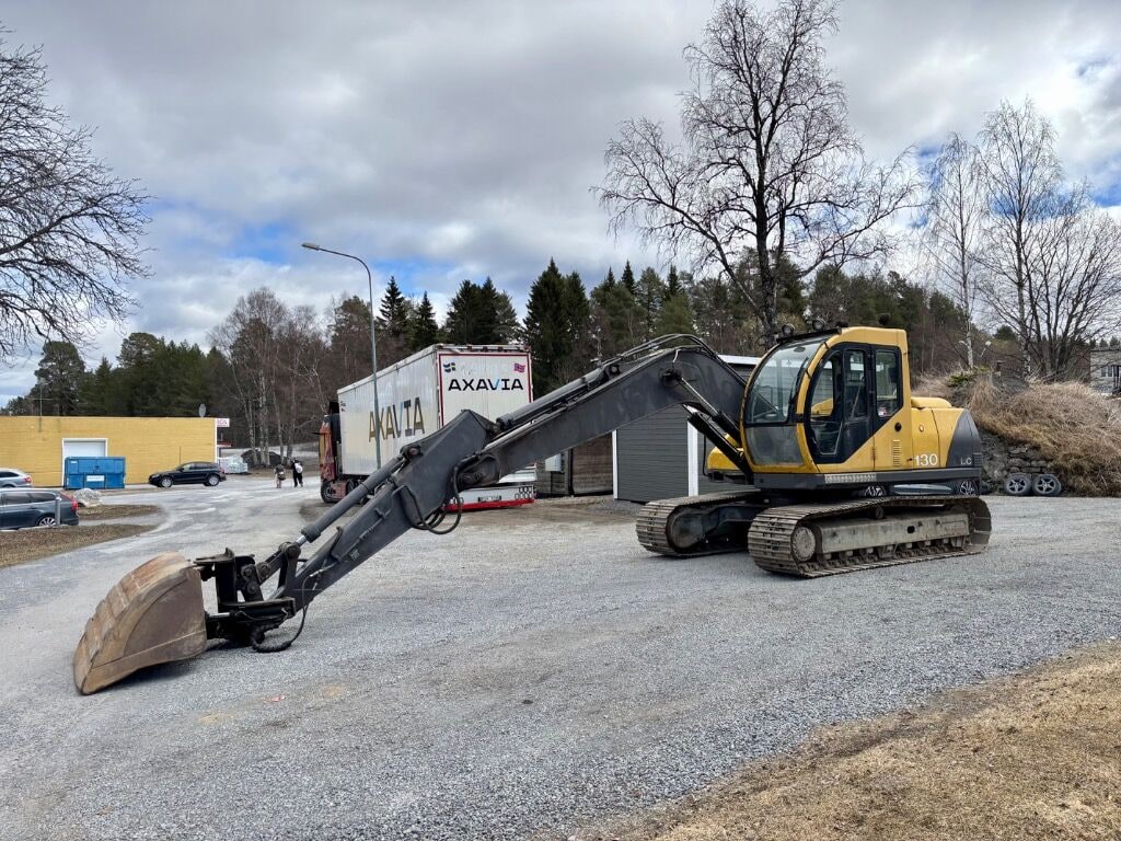 1995 Samsung SE 130LC-2 crawler excavator, side view 1995 Samsung SE 130LC-2 crawler excavator, side view