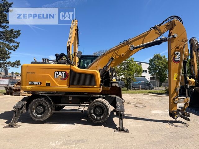 2020 Caterpillar MH3022-06C material handler side view