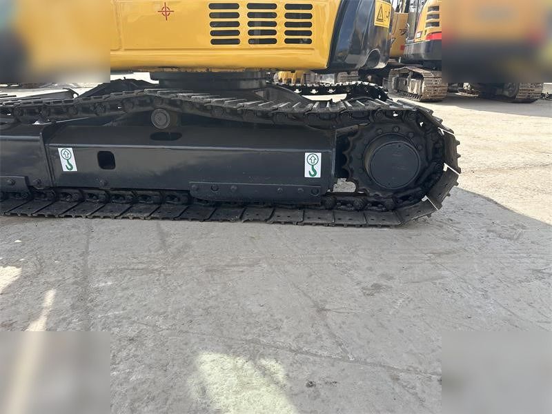 2016 Komatsu PC55MR-2 mini excavator undercarriage view 2016 Komatsu PC55MR-2 mini excavator undercarriage view