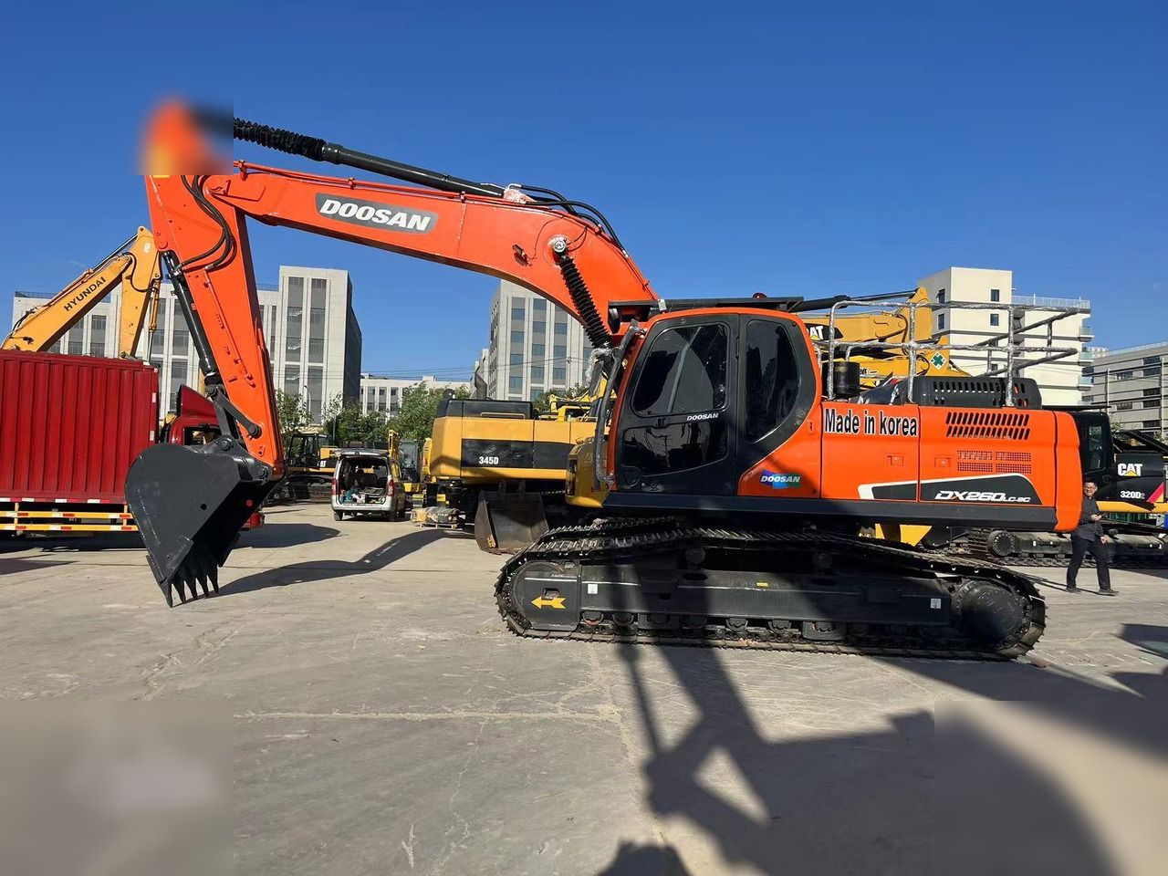 2020 Doosan DX260LC crawler excavator, side view 2020 Doosan DX260LC crawler excavator, side view