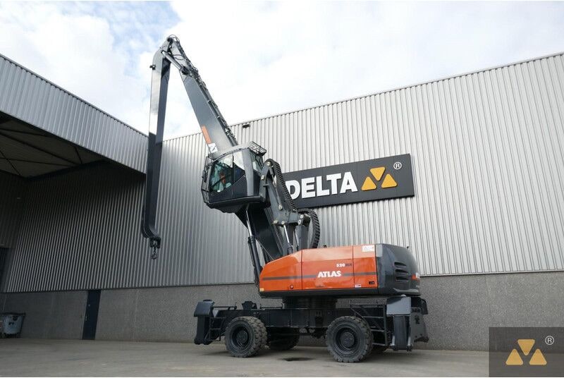 2013 Atlas 520MH material handler, side profile view