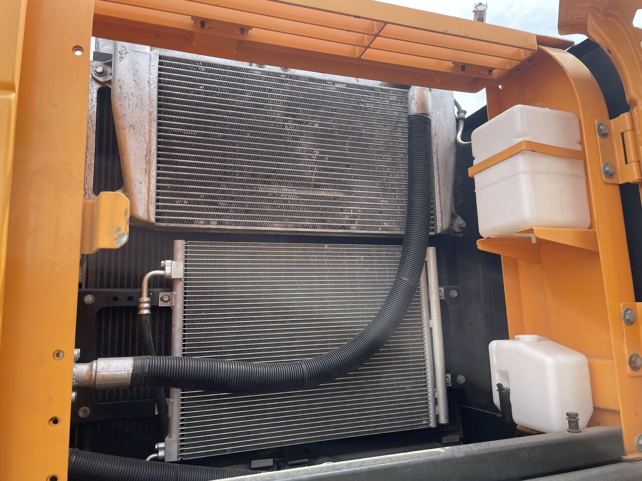 2024 Hyundai R225LC-9S crawler excavator engine compartment view 2024 Hyundai R225LC-9S crawler excavator engine compartment view