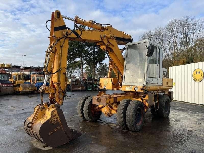 1982 Poclain P60 wheel excavator, side view