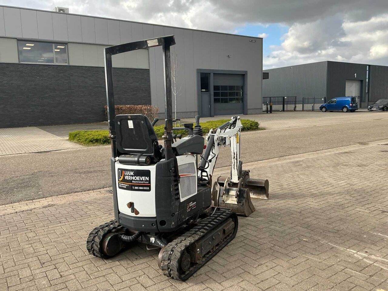 2020 Bobcat E10Z mini excavator, rear three-quarter view
