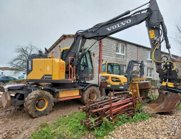 2018 Volvo EWR150E wheel excavator side view