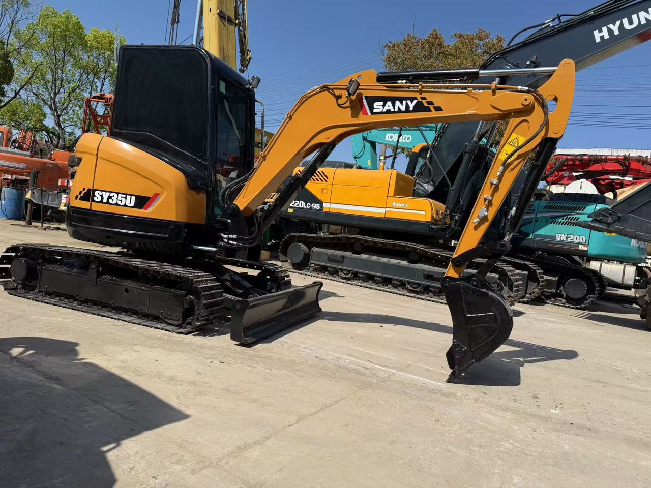2020 Sany SY35U mini excavator, side view 2020 Sany SY35U mini excavator, side view