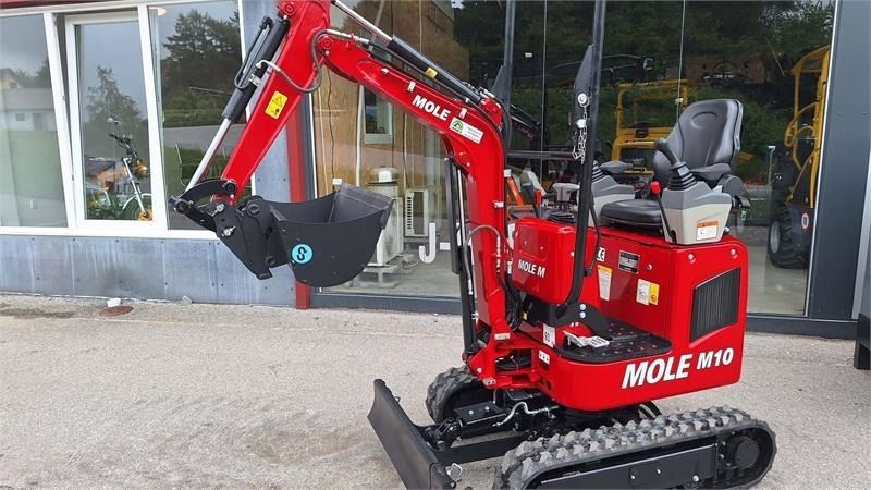 Mole M10 mini excavator, side view Mole M10 mini excavator, side view