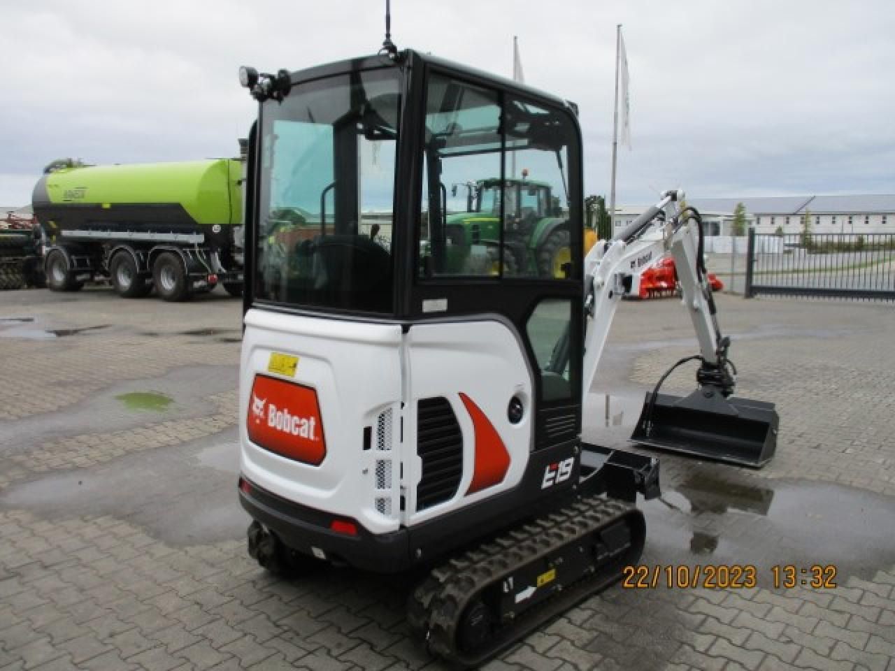 2023 Bobcat E19 V mini excavator, rear three-quarter view 2023 Bobcat E19 V mini excavator, rear three-quarter view
