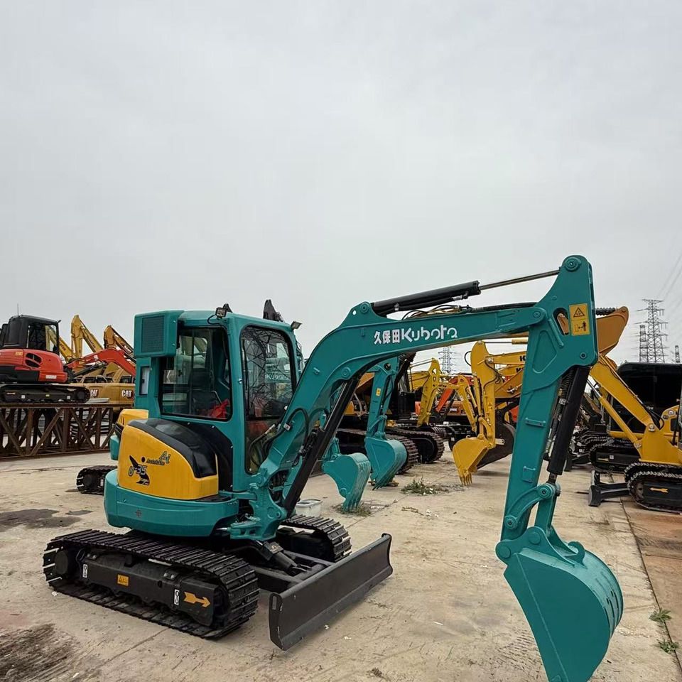 2021 Kubota U35 mini excavator, side view 2021 Kubota U35 mini excavator, side view