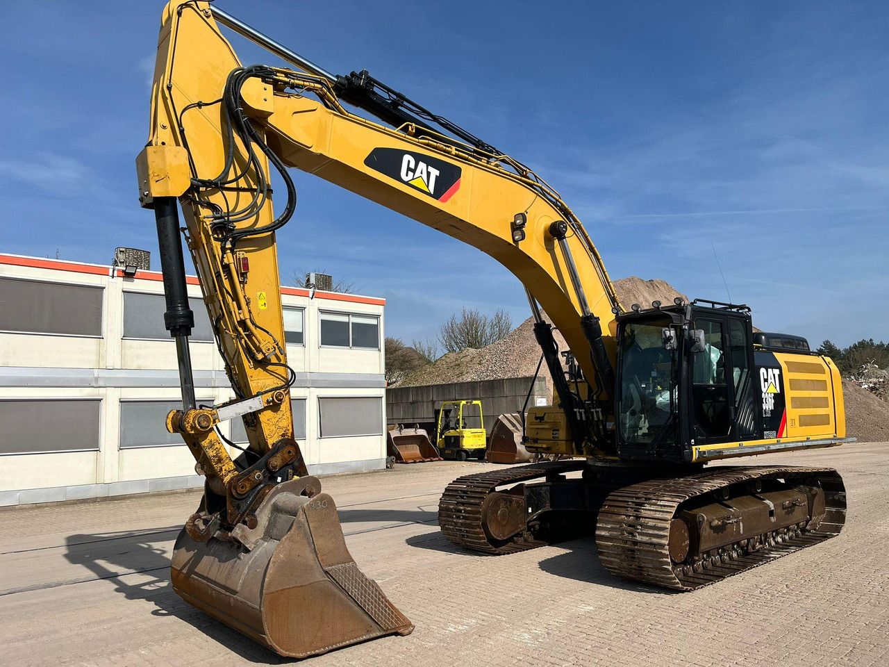 2015 Caterpillar 336FL crawler excavator, front three-quarter view