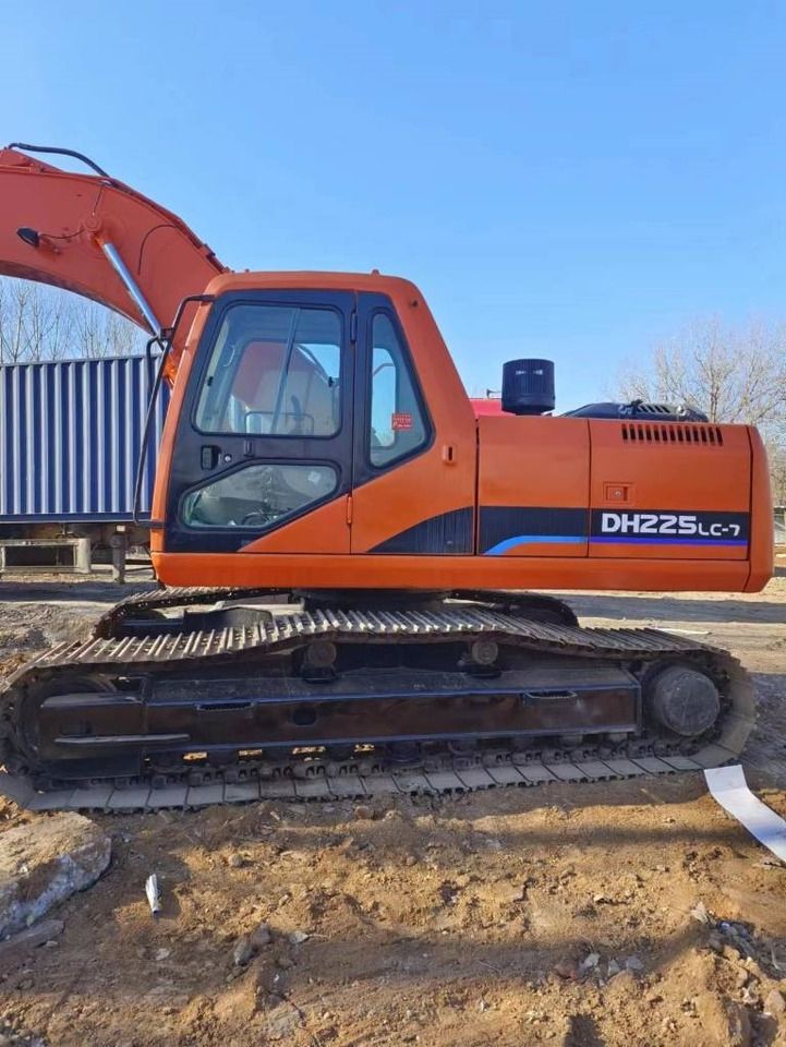 2023 Doosan DH225LC-7 crawler excavator side view