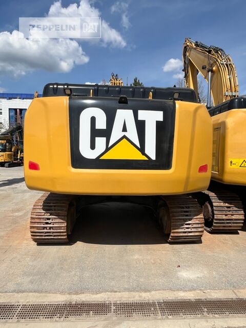 2016 Caterpillar 326FLN crawler excavator, rear view 2016 Caterpillar 326FLN crawler excavator, rear view