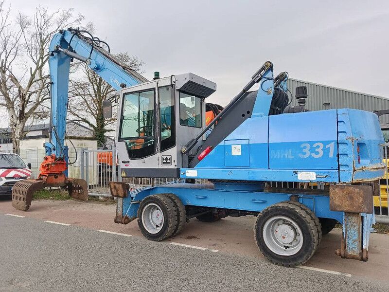 2007 Fuchs MHL 331 material handler, side view 2007 Fuchs MHL 331 material handler, side view
