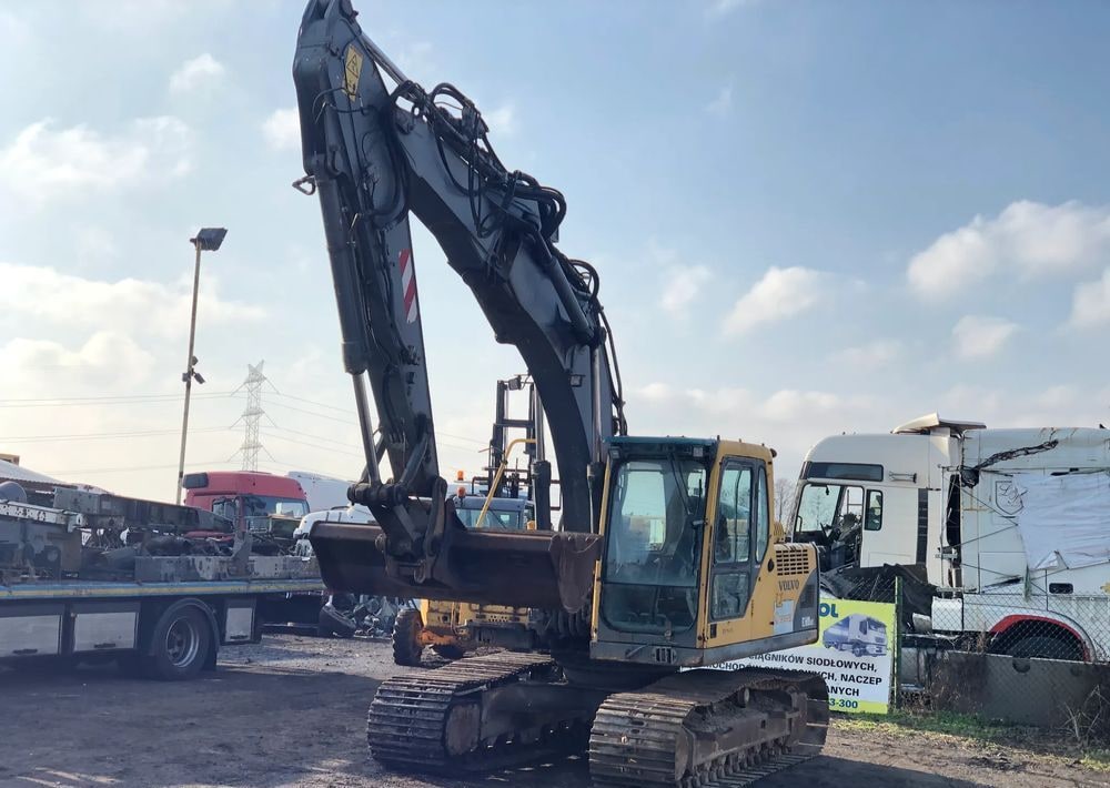 2004 Volvo EC160B NLC crawler excavator, front three-quarter view 2004 Volvo EC160B NLC crawler excavator, front three-quarter view