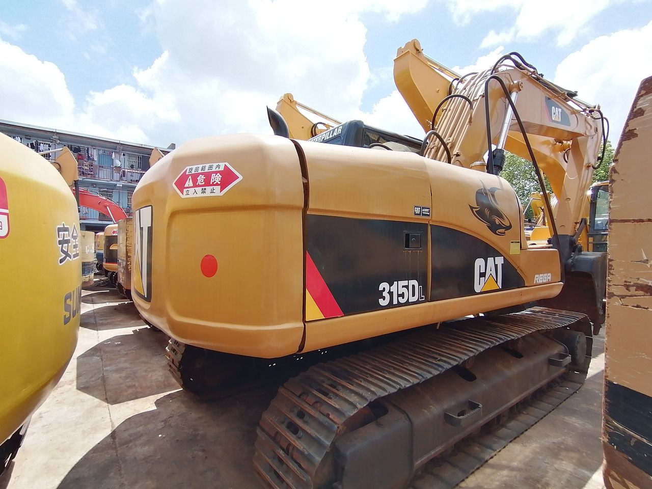 2022 Caterpillar 315DL crawler excavator, rear three-quarter view 2022 Caterpillar 315DL crawler excavator, rear three-quarter view