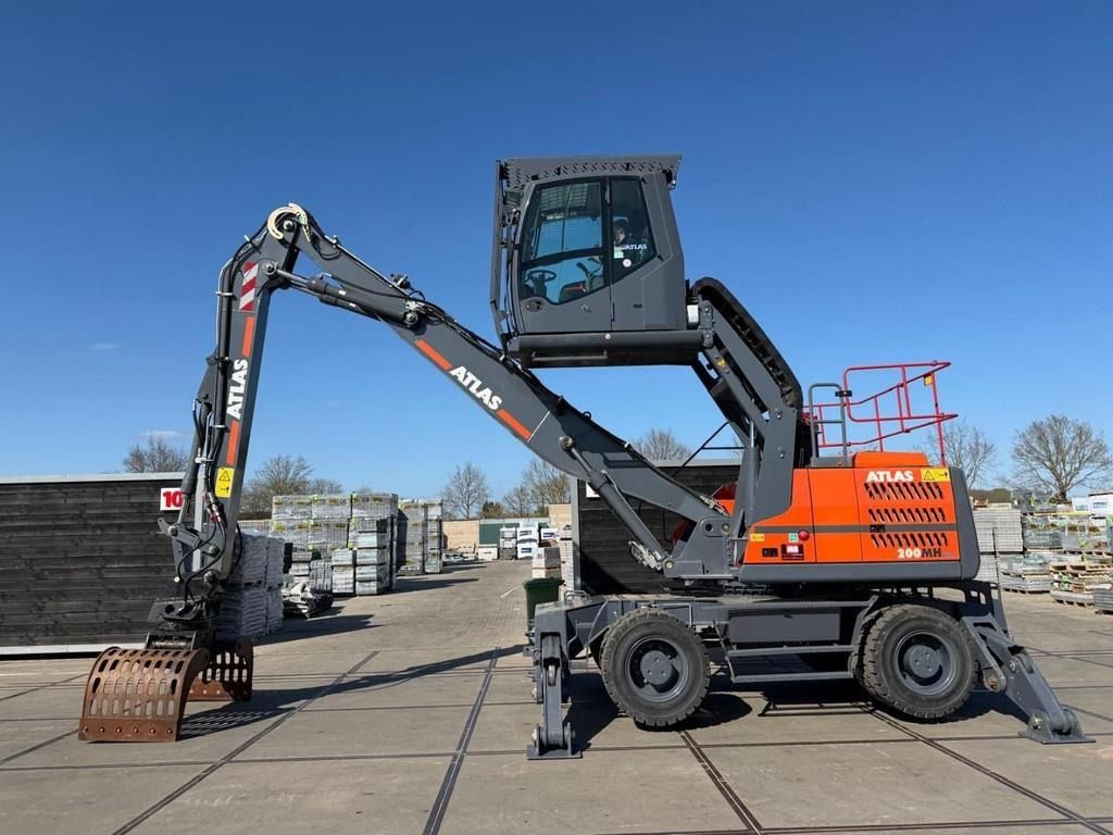 2021 Atlas 200MH material handler, side view 2021 Atlas 200MH material handler, side view