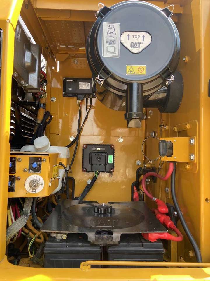 Vista vano motore Caterpillar 320D2 del 2018