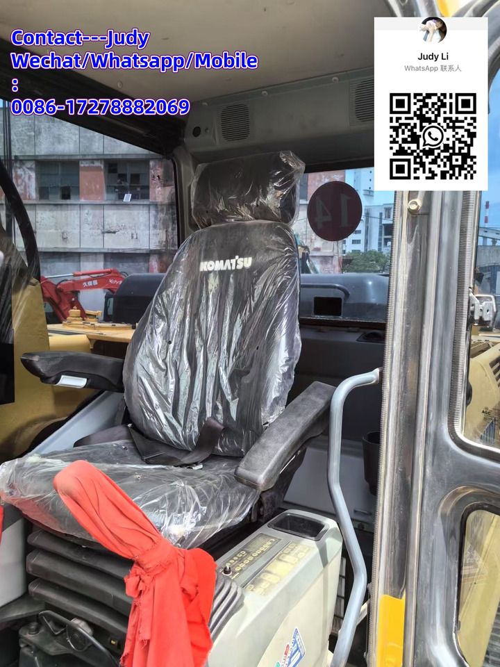 2021 Komatsu PC300 crawler excavator interior view 2021 Komatsu PC300 crawler excavator interior view
