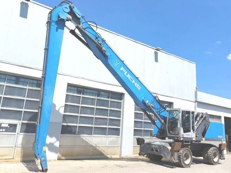 2016 Fuchs MHL360 F material handler, side profile view